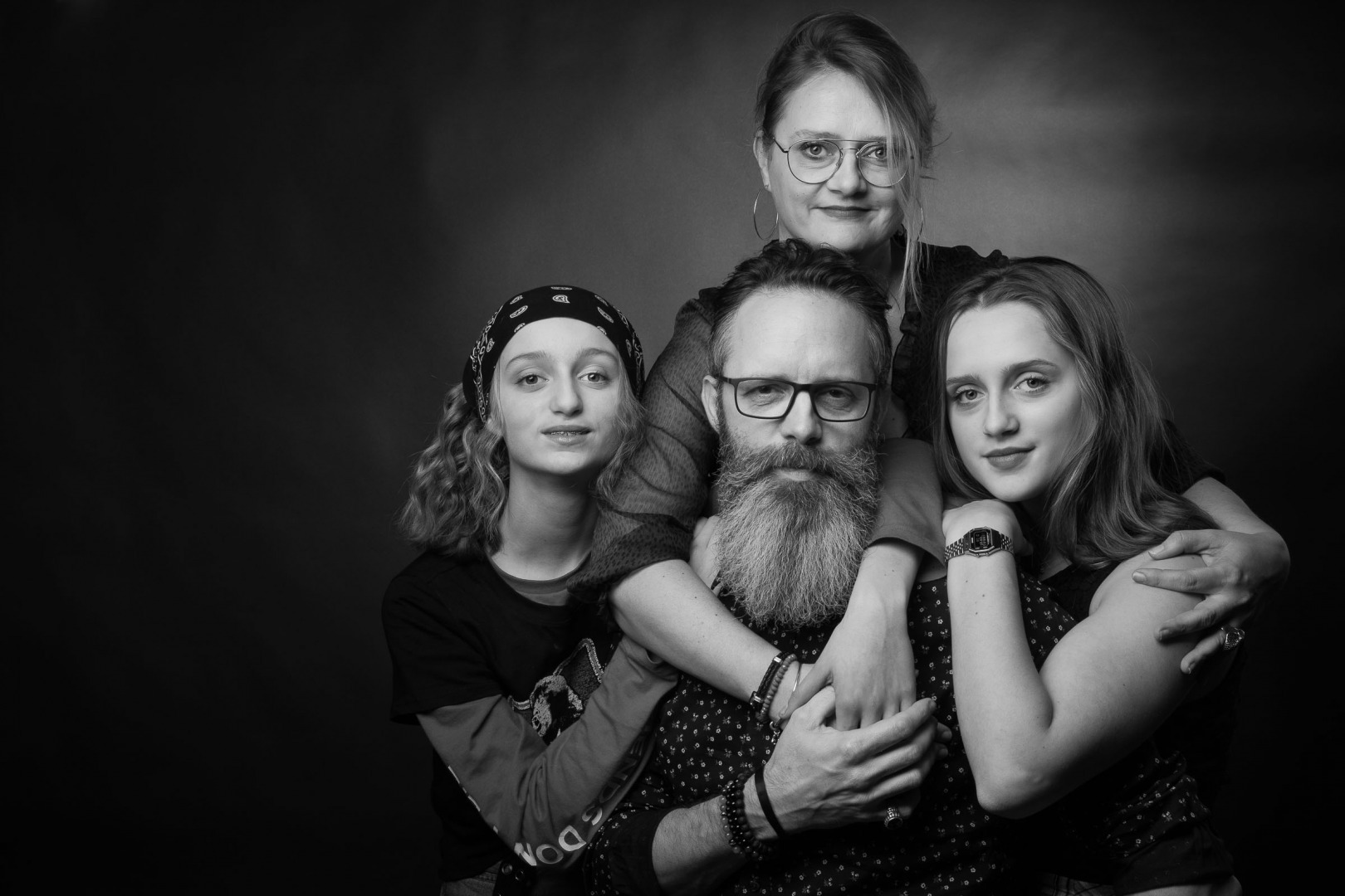 photo en noir et blanc d'une famille